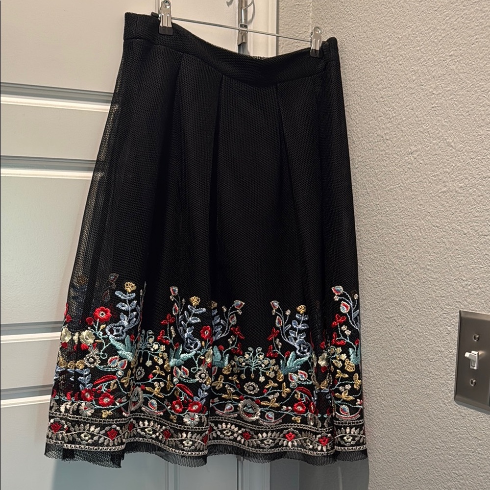 Gianni Bini Black Midi A-Line Skirt with Pleated Embellishments